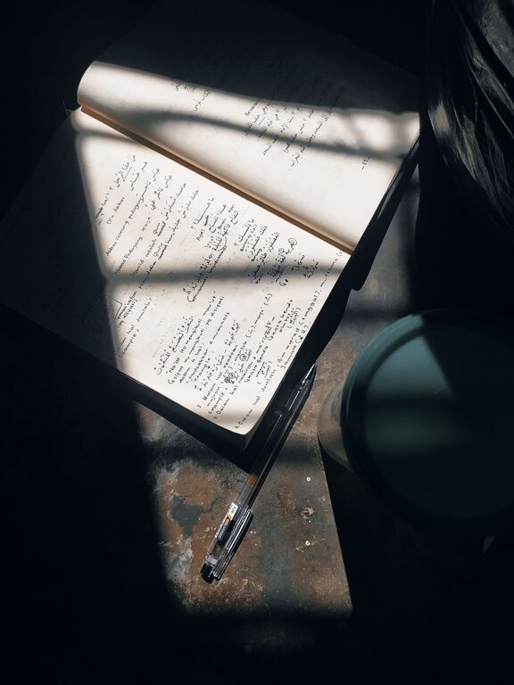 The Benefits of Maintaining a Daily Journaling Habit for Personal Growth